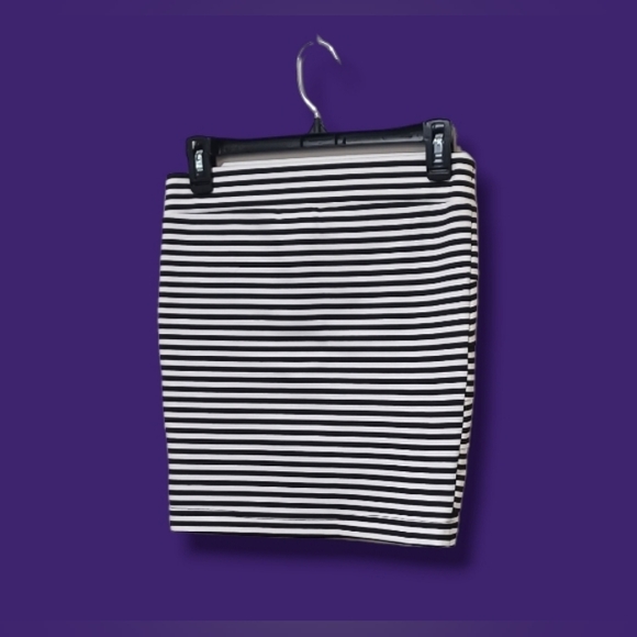 Charlotte Russe Stretchy Short Striped Juniors Size Small Black White Mini Skirt - Picture 2 of 15
